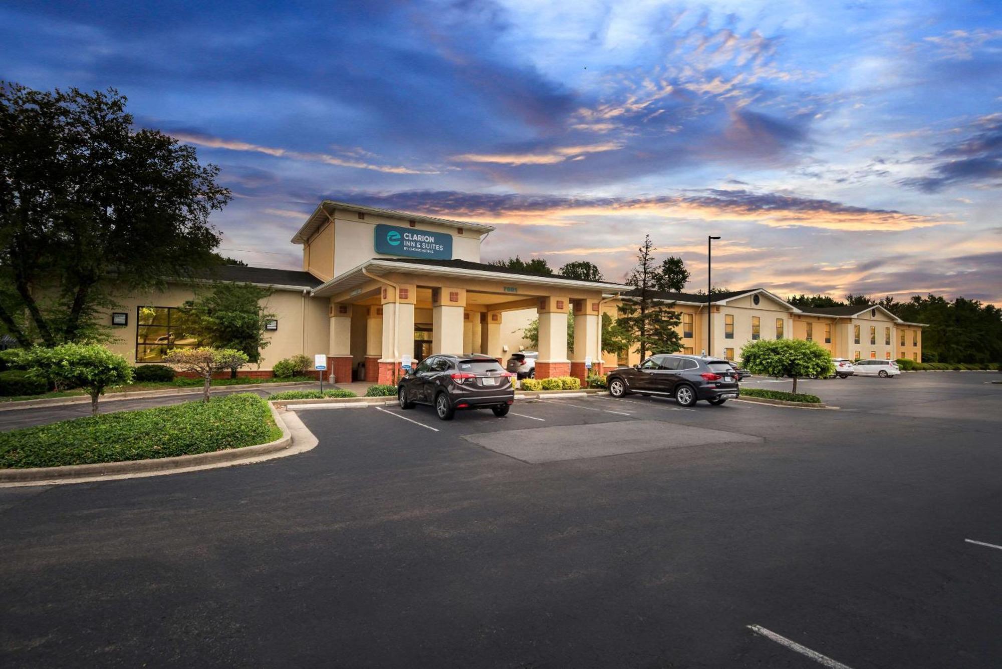 Clarion Inn&Suites Northwest Indianápolis Exterior foto