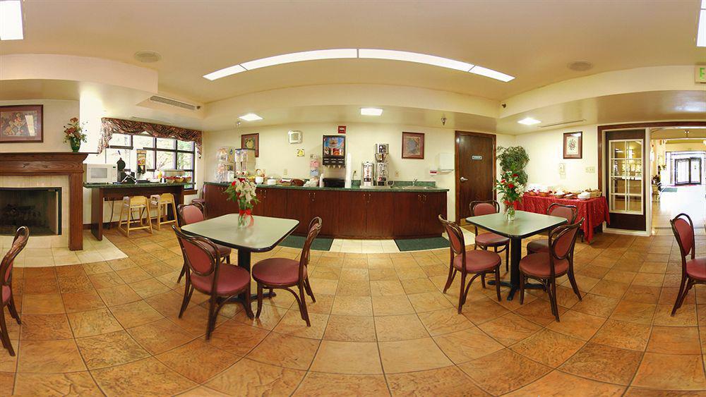 Clarion Inn&Suites Northwest Indianápolis Exterior foto